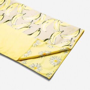 Thirty-One Reversible Banana/Daisy Beach Mat